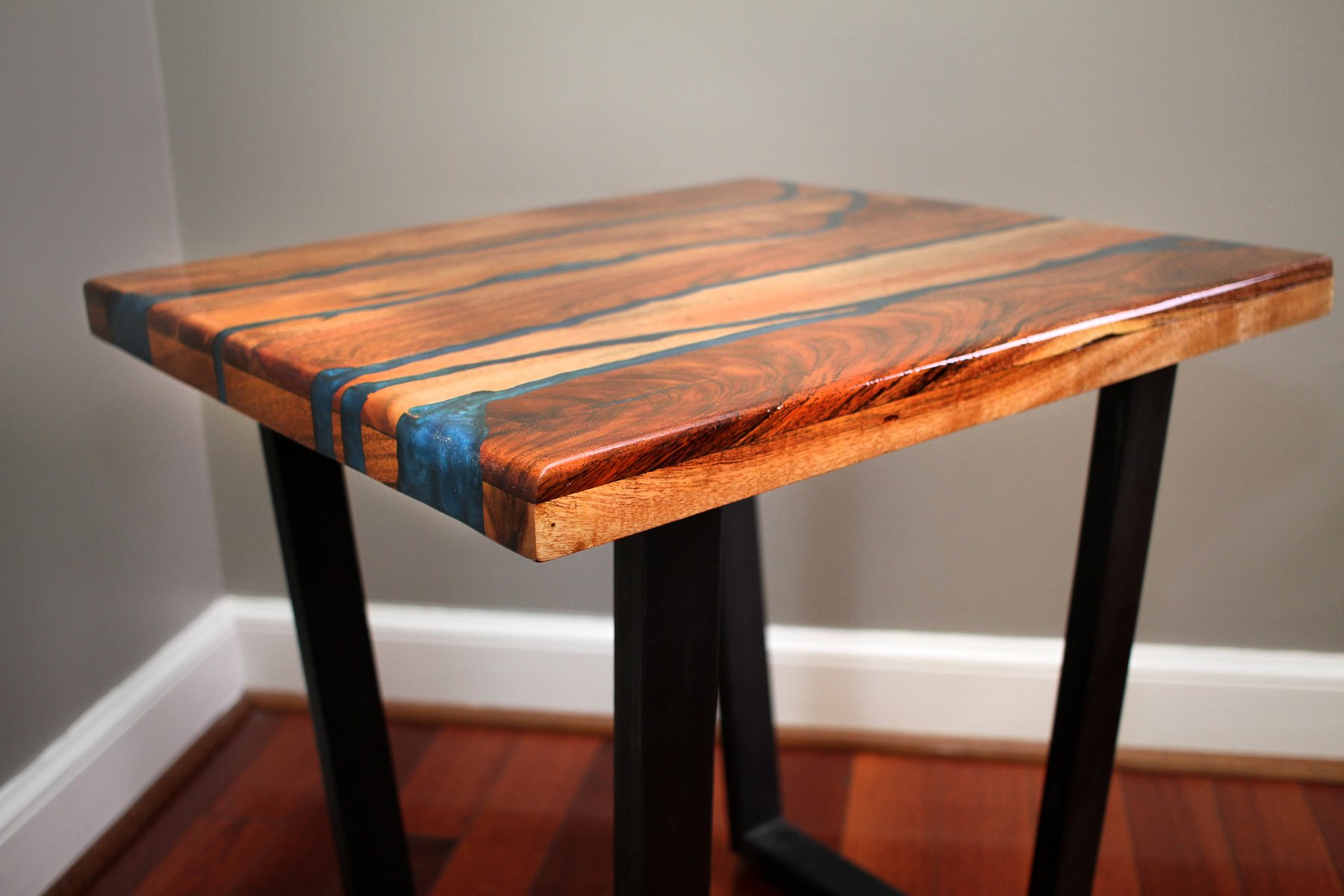 Acacia and resin Many Rivers side table